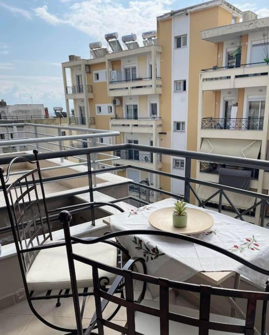 Appartamento La Vie Est Belle Kavala Esterno foto
